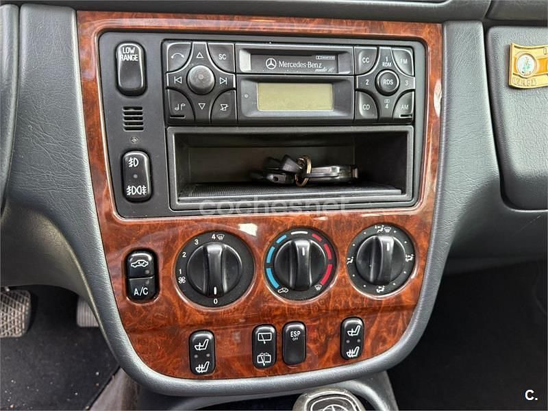 Usado Mercedes ML270 163 CV (119 kW) 2001 Gris / plata SUV