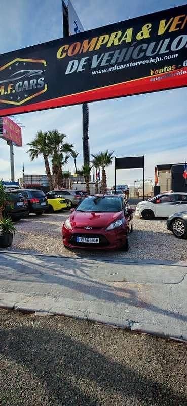 Usado Ford Fiesta Trend 82 CV (60 kW) 2011 Burdeos Utilitario