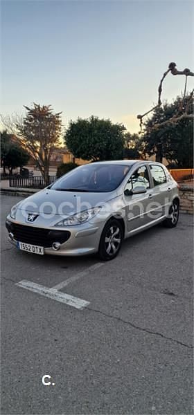 Usado Peugeot 307 110 CV (80 kW) 2005 Gris / plata Berlina