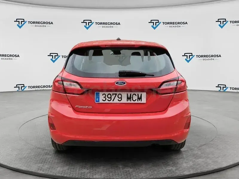 Usado Ford Fiesta Trend 75 CV (55 kW) 2022 Rojo Utilitario