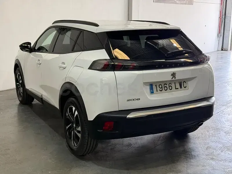 Usado Peugeot 2008 Allure 110 CV (80 kW) 2022 Blanco SUV