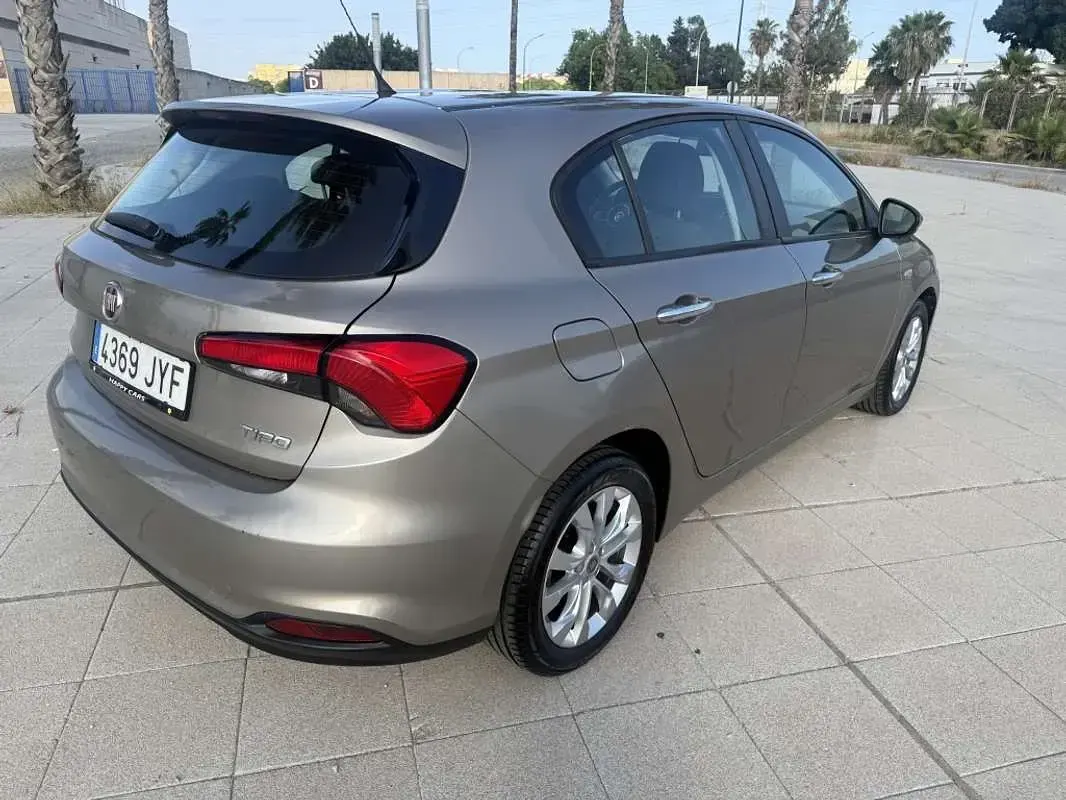 Usado Fiat Tipo Easy 95 CV (69 kW) 2016 Beige Utilitario