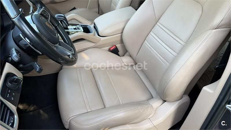 Usado Porsche Cayenne 462 CV (339 kW) 2022 Gris / plata SUV
