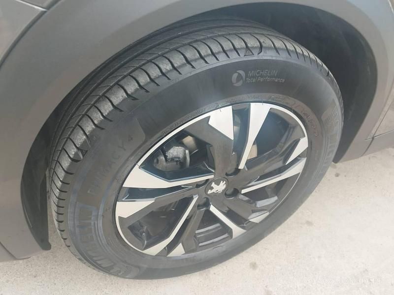 Usado Peugeot 2008 Allure 130 CV (95 kW) 2023 Gris SUV