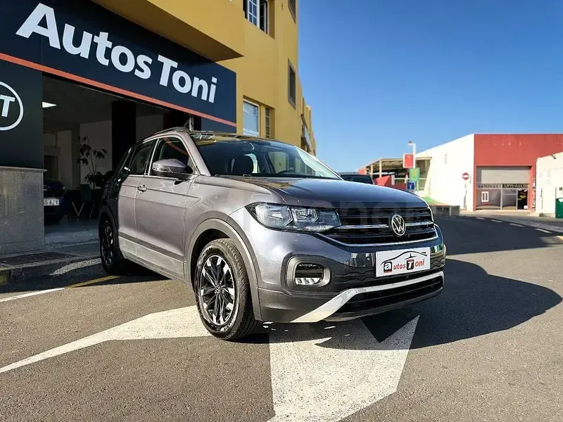 Usado VW T-Cross Advance 95 CV (69 kW) 2022 Gris / plata SUV