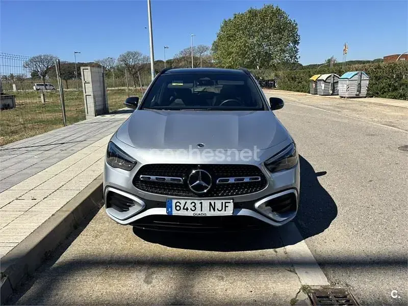 Usado Mercedes GLA200 163 CV (119 kW) 2025 Gris / plata SUV