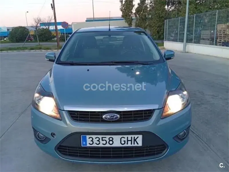 Usado Ford Focus Business Edition 90 CV (66 kW) 2008 Gris / plata Berlina