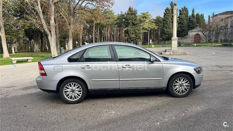 Gris / plata Usado 2004 Volvo S40 Momentum Berlina | 2800 € (Precio justo) - Imagen 1/4