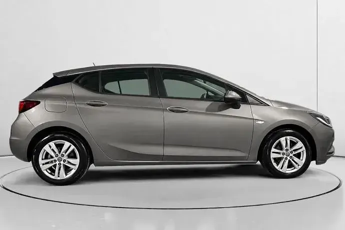 Usado Opel Astra Selective 110 CV (80 kW) 2017