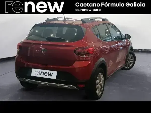 Usado Dacia Sandero Comfort 101 CV (74 kW) 2021 Rojo Berlina