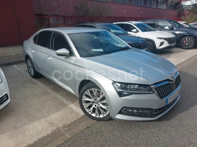 Gris / plata Usado 2021 Skoda Superb Style Berlina | 18.990 € (Precio justo) - Imagen 1/4