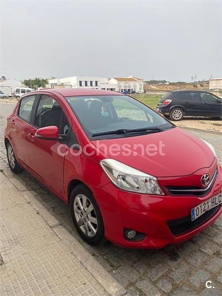 Rojo Usado 2012 Toyota Yaris Active Berlina | 7500 € (Precio justo) - Imagen 1/4