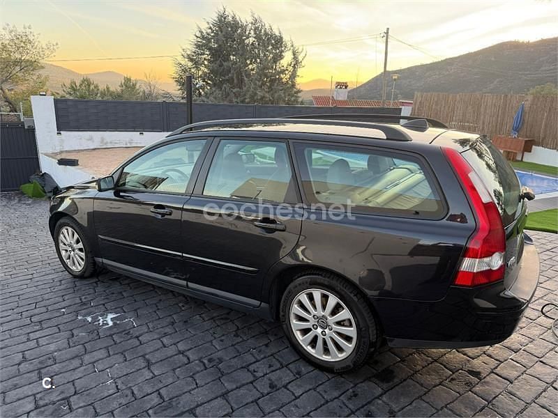 Usado Volvo V50 Momentum 136 CV (100 kW) 2005 Azul Familiar