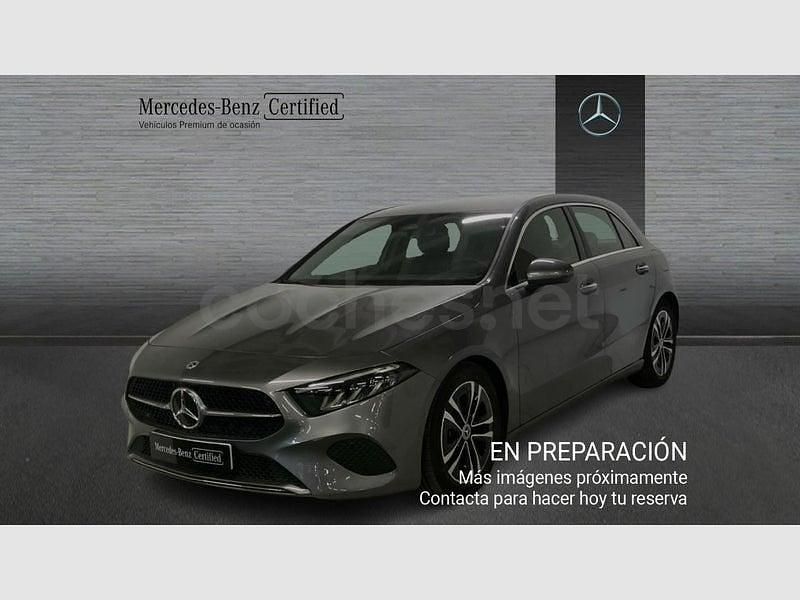Usado Mercedes A180 136 CV (100 kW) 2024 Gris / plata Berlina