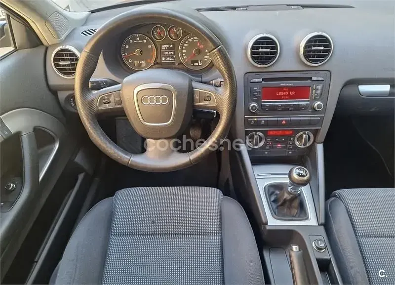 Usado Audi A3 Attraction 125 CV (91 kW) 2011 Negro Utilitario