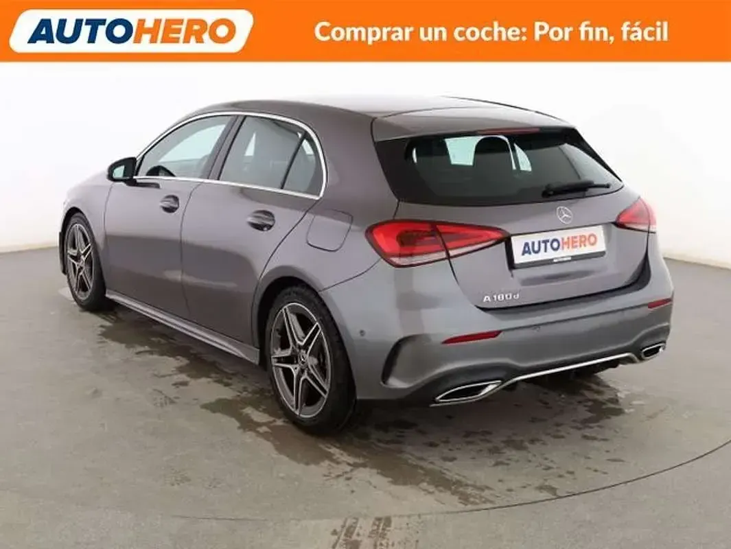 Usado Mercedes A180 109 CV (80 kW) 2020 Gris Utilitario