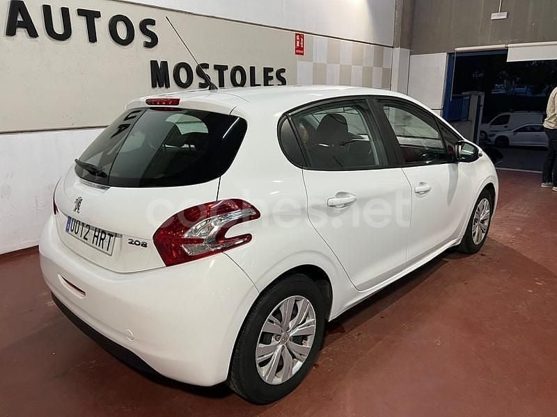 Usado Peugeot 208 Allure 68 CV (50 kW) 2013 Blanco Utilitario