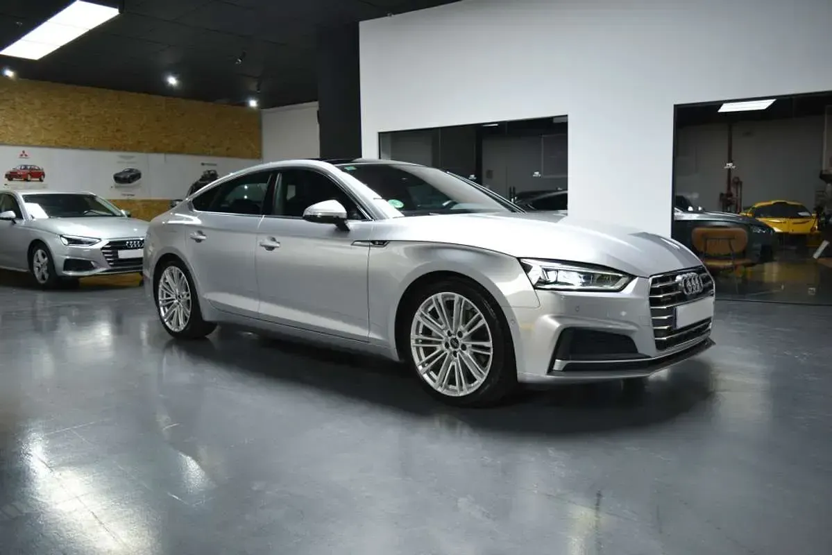 Usado Audi A5 Sportback Ambiente 218 CV (160 kW) 2018 Plateado Utilitario