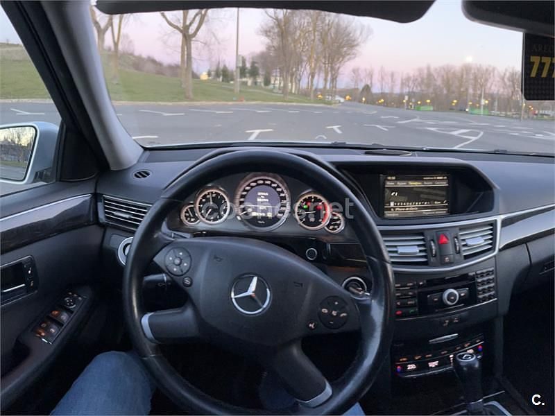 Usado Mercedes E250 Avantgarde 204 CV (150 kW) 2009 Gris / plata Berlina
