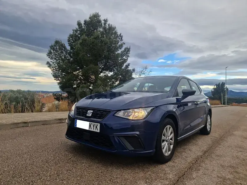 Usado Seat Ibiza Reference 95 CV (69 kW) 2019 Azul Utilitario