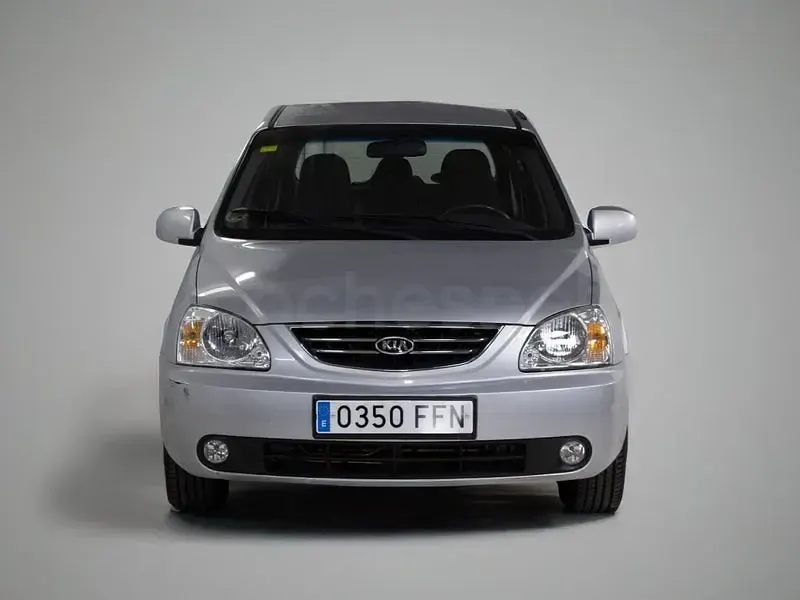 Usado Kia Carens Active 140 CV (102 kW) 2006 Gris / plata Monovolumen