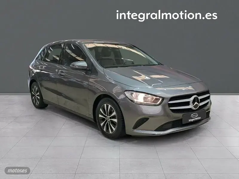 Usado Mercedes B180 136 CV (100 kW) 2020 Varios colores Utilitario