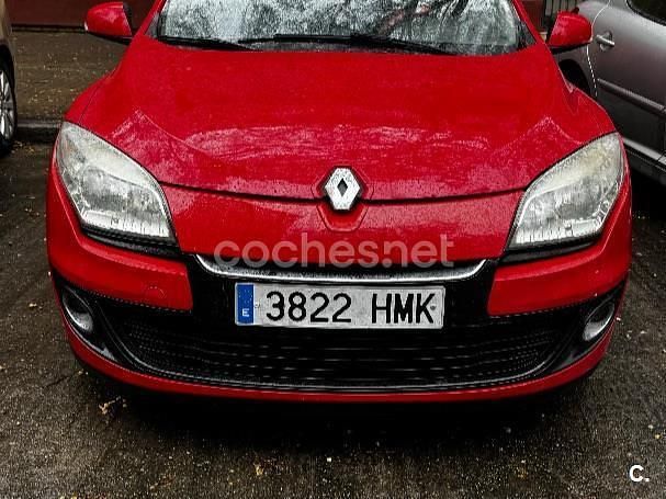 Rojo Usado 2012 Renault Mégane III Business Berlina | 5100 € (Precio justo) - Imagen 1/4