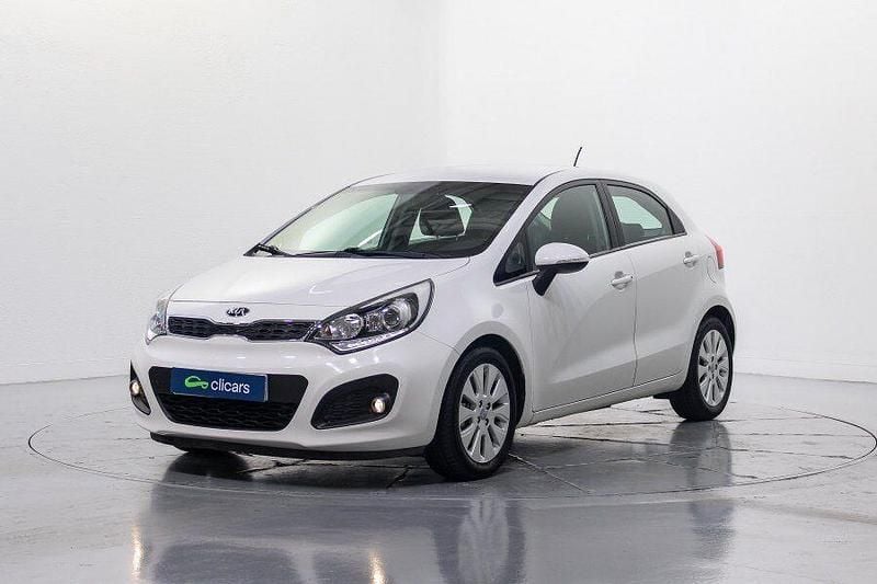 Blanco Usado 2014 Kia Rio Berlina | 8990 € (Precio justo) - Imagen 1/4