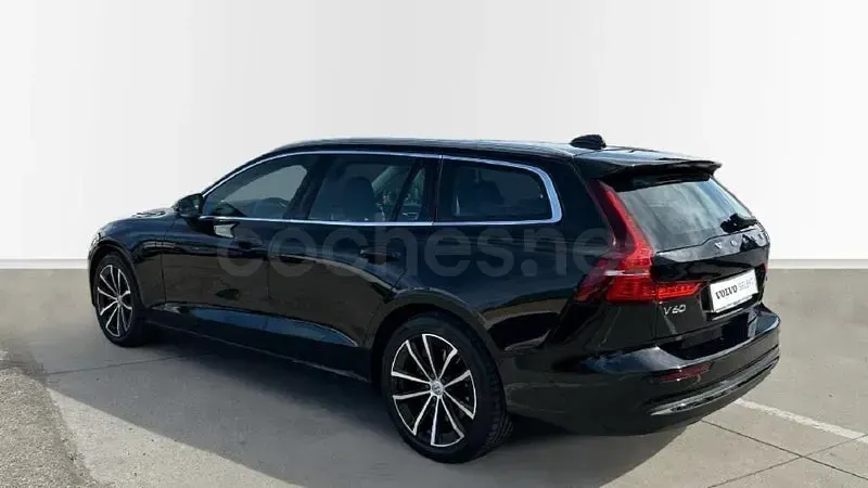 Usado Volvo V60 Core 350 CV (257 kW) 2025 Negro Familiar