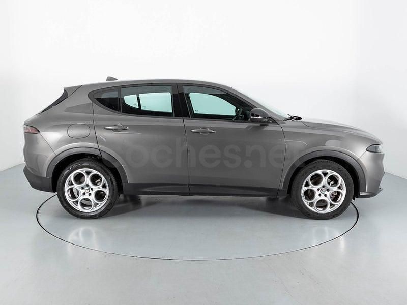 Usado Alfa Romeo Tonale Super 130 CV (95 kW) 2023 Gris / plata SUV