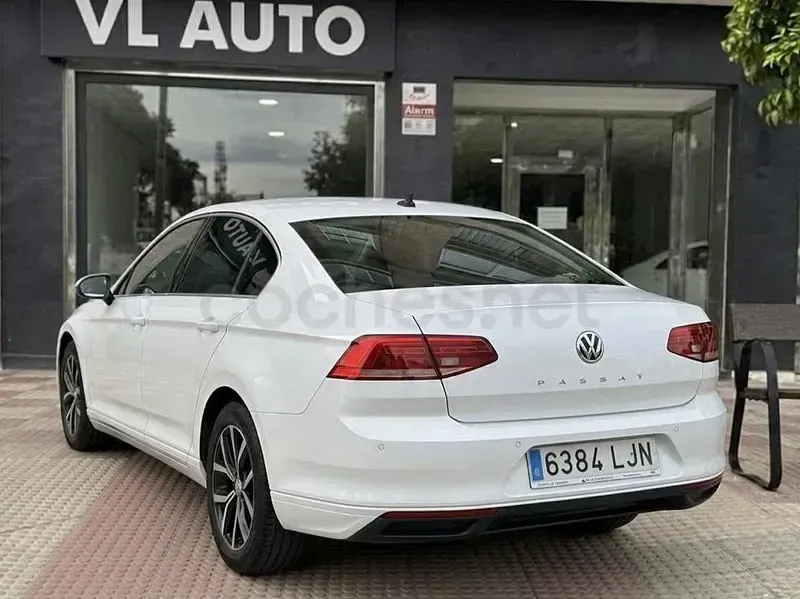 Usado VW Passat Executive 150 CV (110 kW) 2021 Blanco Berlina