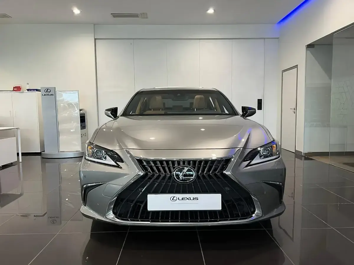 Nuevo Lexus ES300H 218 CV (160 kW) 2026 Gris Berlina