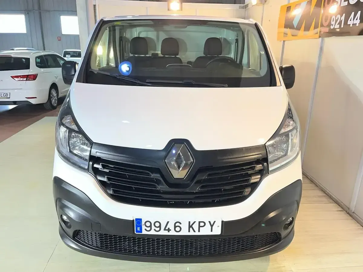 Usado Renault Trafic 120 CV (88 kW) 2018 Blanco Monovolumen