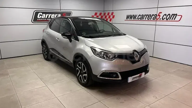 Usado Renault Captur Zen 90 CV (66 kW) 2016 Gris / plata SUV