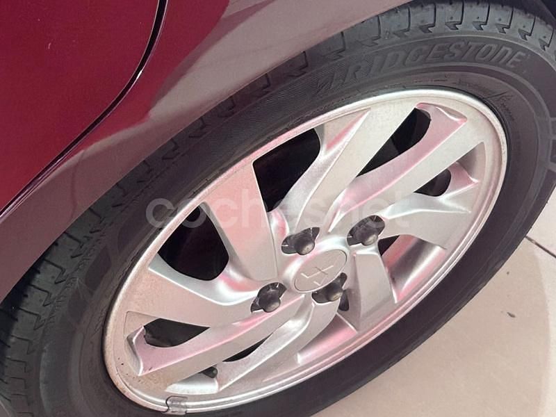 Usado Mitsubishi Space Star Motion 80 CV (58 kW) 2018 Violeta / lila Berlina