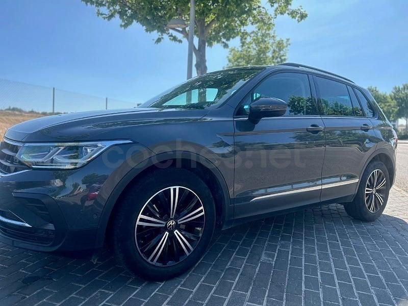 Usado VW Tiguan Life 150 CV (110 kW) 2021 Gris / plata SUV