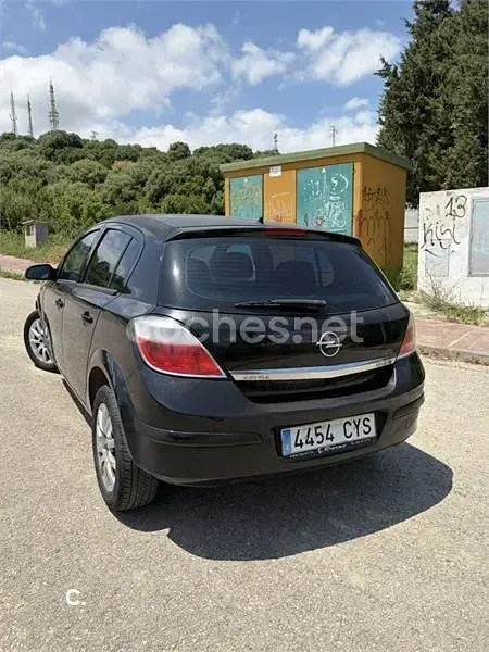 Usado Opel Astra Cosmo 100 CV (73 kW) 2004 Negro Berlina