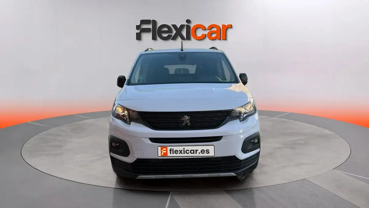Usado Peugeot Rifter Allure 101 CV (74 kW) 2023 Blanco Monovolumen
