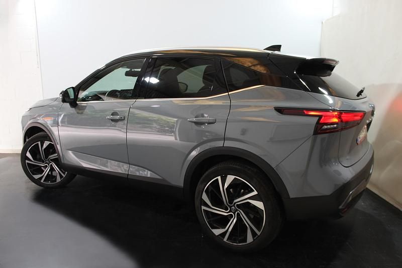 Usado Nissan Qashqai Tekna 190 CV (139 kW) 2022 Katana grey + midnight black metalizado SUV