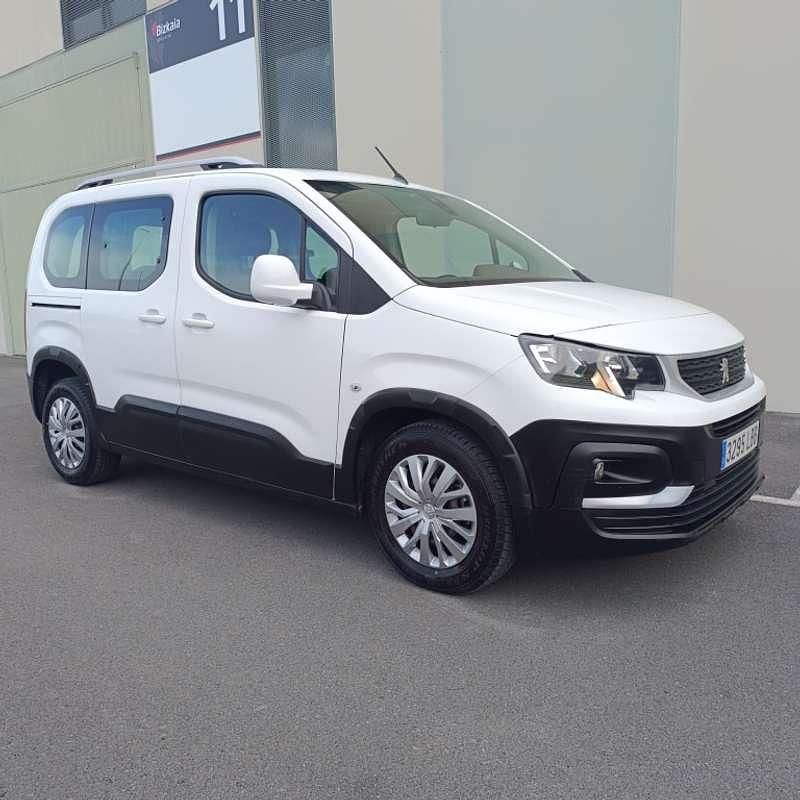 Usado Peugeot Rifter Access 100 CV (73 kW) 2019 Blanco Monovolumen