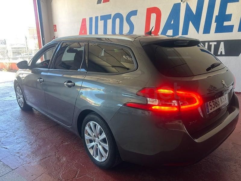 Usado Peugeot 308 SW Active 130 CV (95 kW) 2020 Gris / plata Familiar