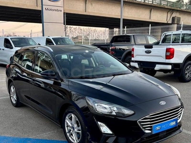 Usado Ford Focus Trend 125 CV (91 kW) 2020 Negro Familiar