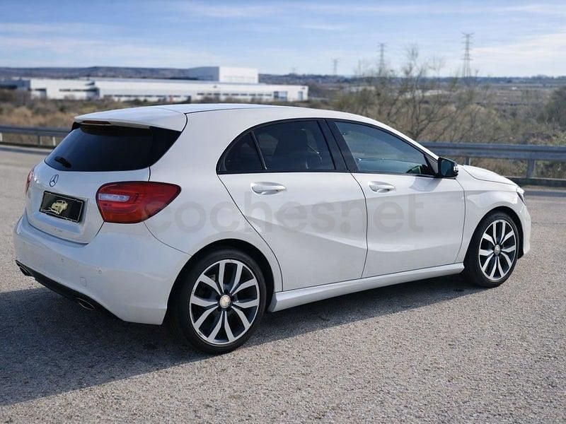 Usado Mercedes A200 Urban 156 CV (114 kW) 2014 Blanco Berlina