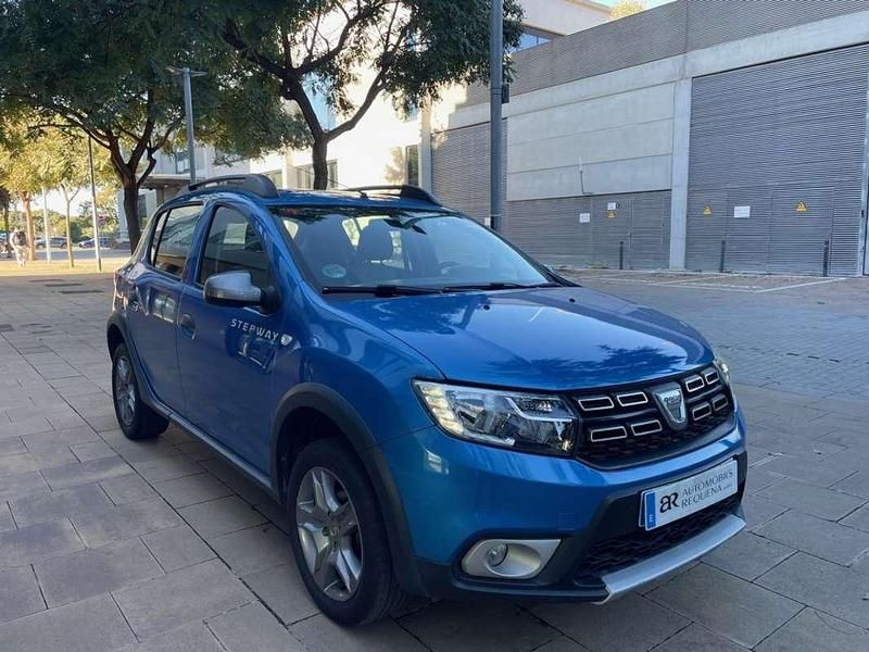 Usado Dacia Sandero Comfort 90 CV (66 kW) 2019 Blanco Utilitario