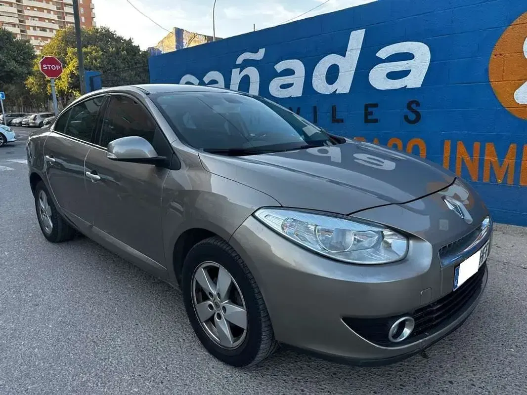 Usado Renault Fluence Dynamique 110 CV (80 kW) 2011 Gris Berlina