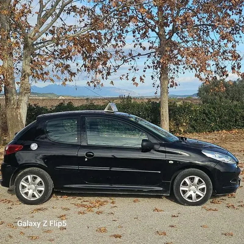 Usado Peugeot 206 60 CV (44 kW) 2010 Negro Utilitario