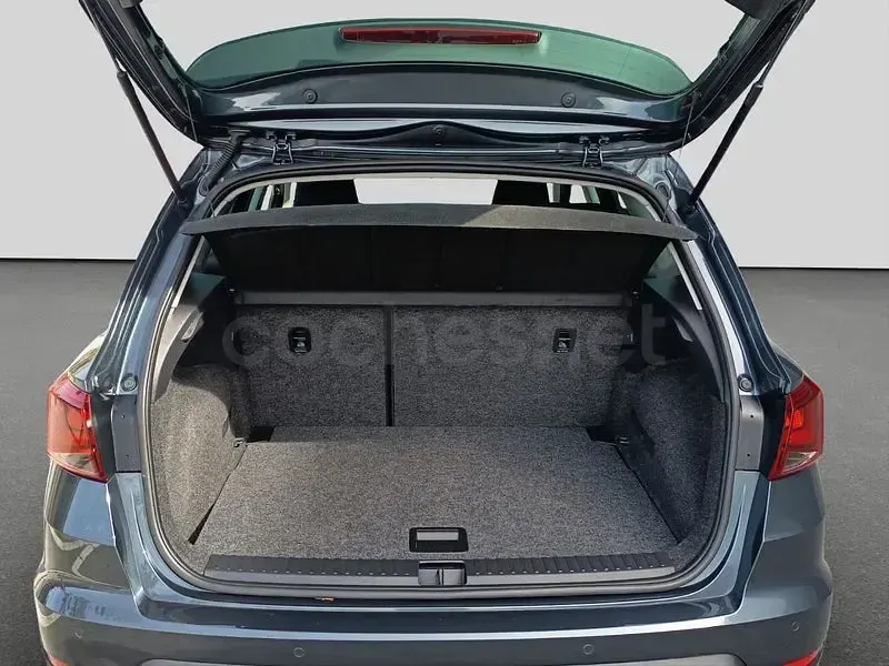 Usado Seat Arona Style 115 CV (84 kW) 2025 Gris / plata SUV