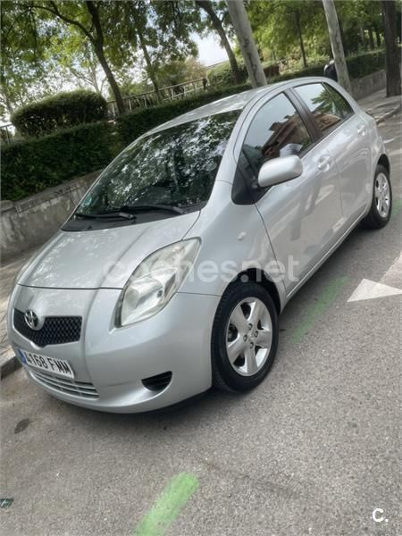 Gris / plata Usado 2007 Toyota Yaris Berlina | 5500 € (Precio justo) - Imagen 1/4