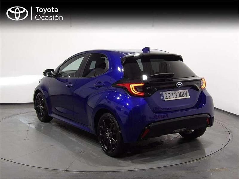 Usado Toyota Yaris Hybrid Plus 116 CV (85 kW) 2022 Utilitario