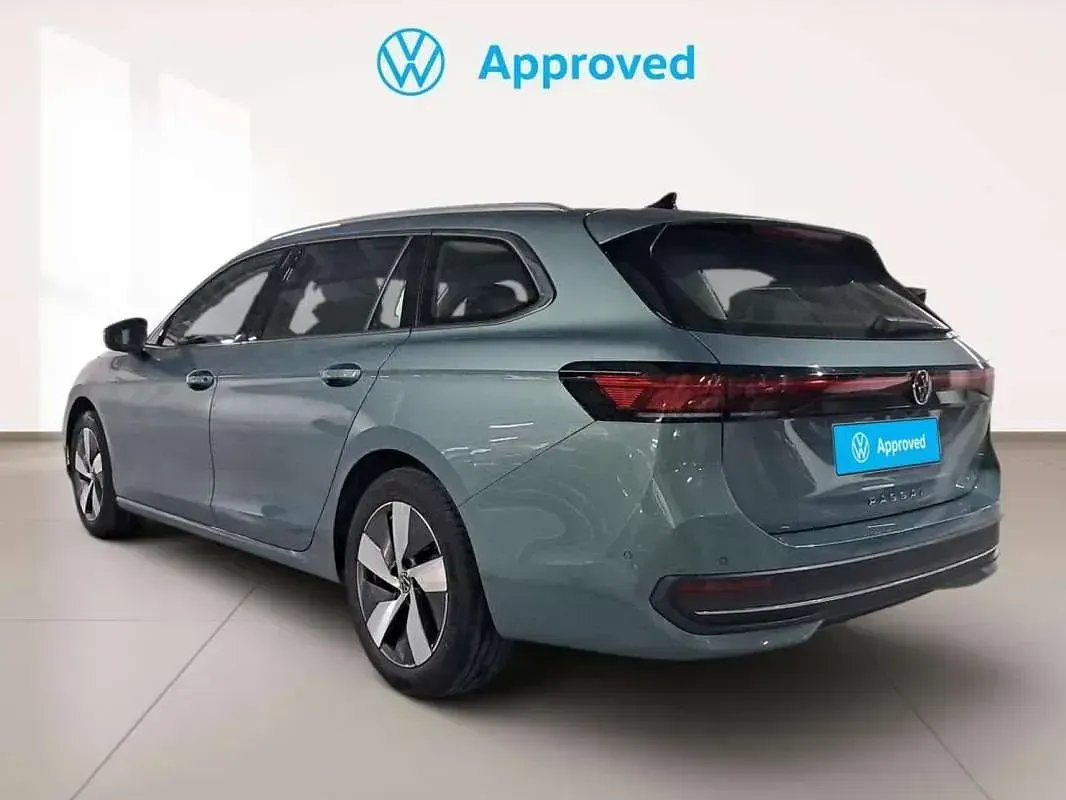 Usado VW Passat Business 150 CV (110 kW) 2024 Verde Familiar